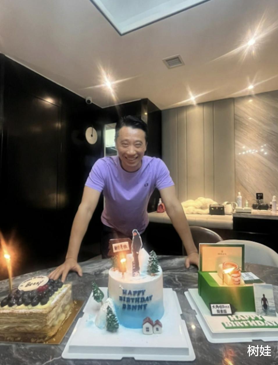 38岁港姐哽咽谈与富商8年情，分手三个月仍意难平，男方四处度假