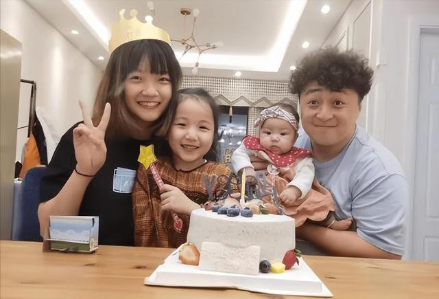 他们竟是夫妻，因戏生情恩爱10年，妻子是影后，女儿也是小戏骨