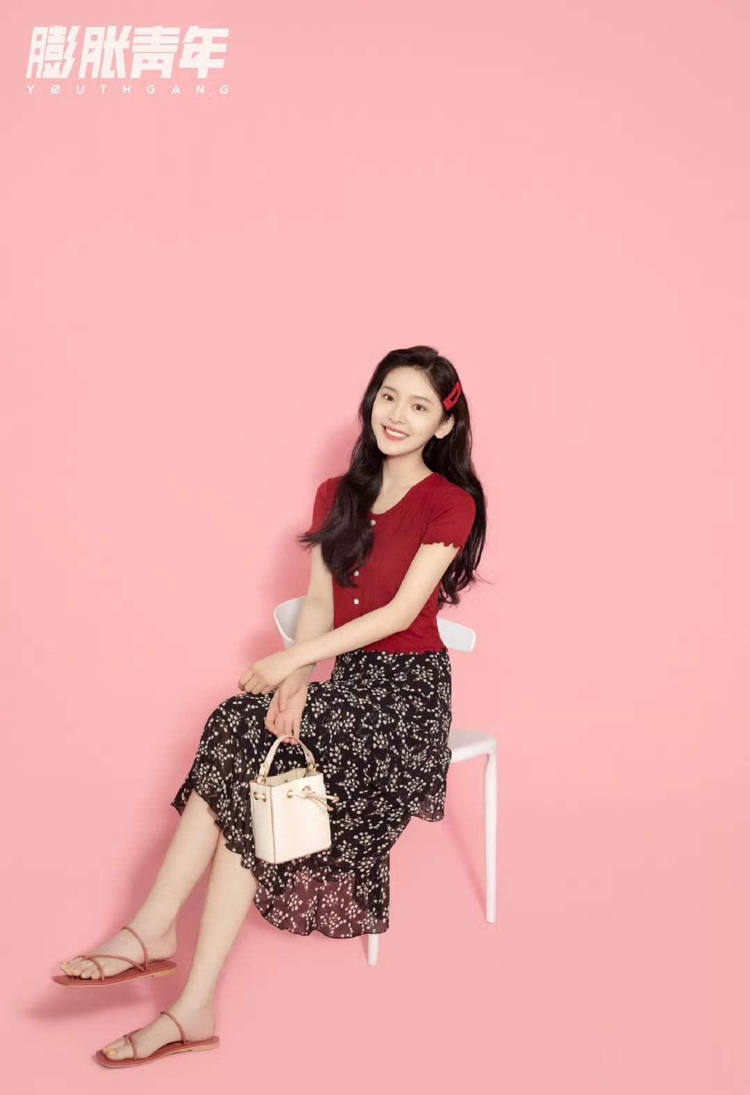 章若楠小姐姐，小清新穿搭，甜美可人