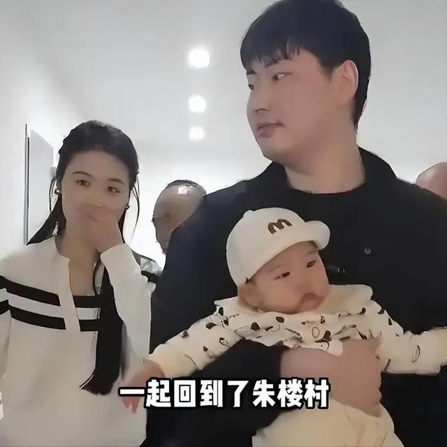 大衣哥女儿变身饭店老板娘,26岁被多次提亲,男方家底显赫很低调