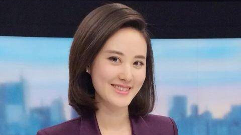 她曾是重庆最美的高考状元，如今当上央视主持人，43岁依然单身