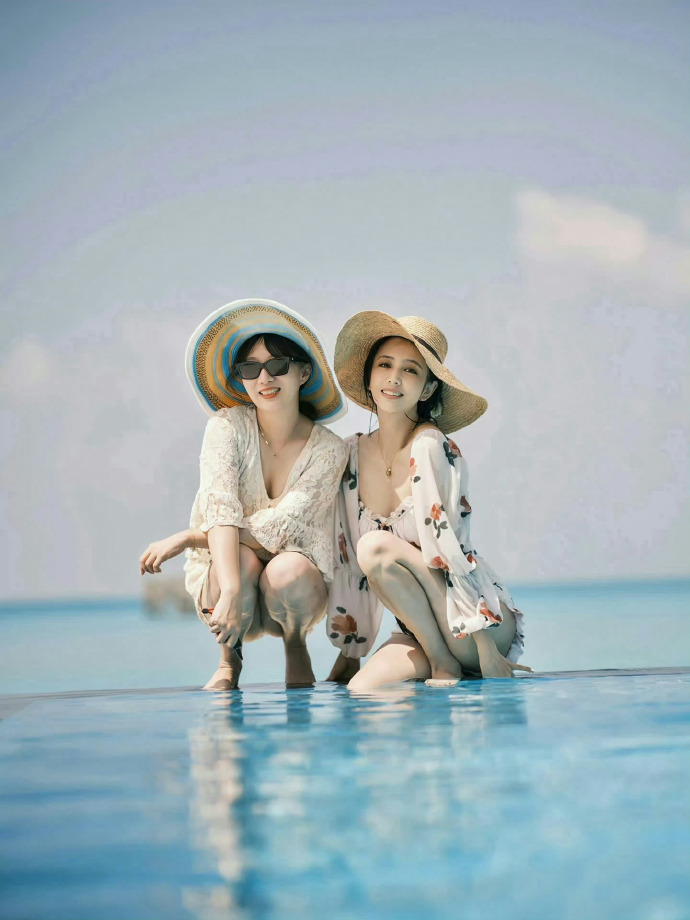 海边女神佟丽娅！美炸了！