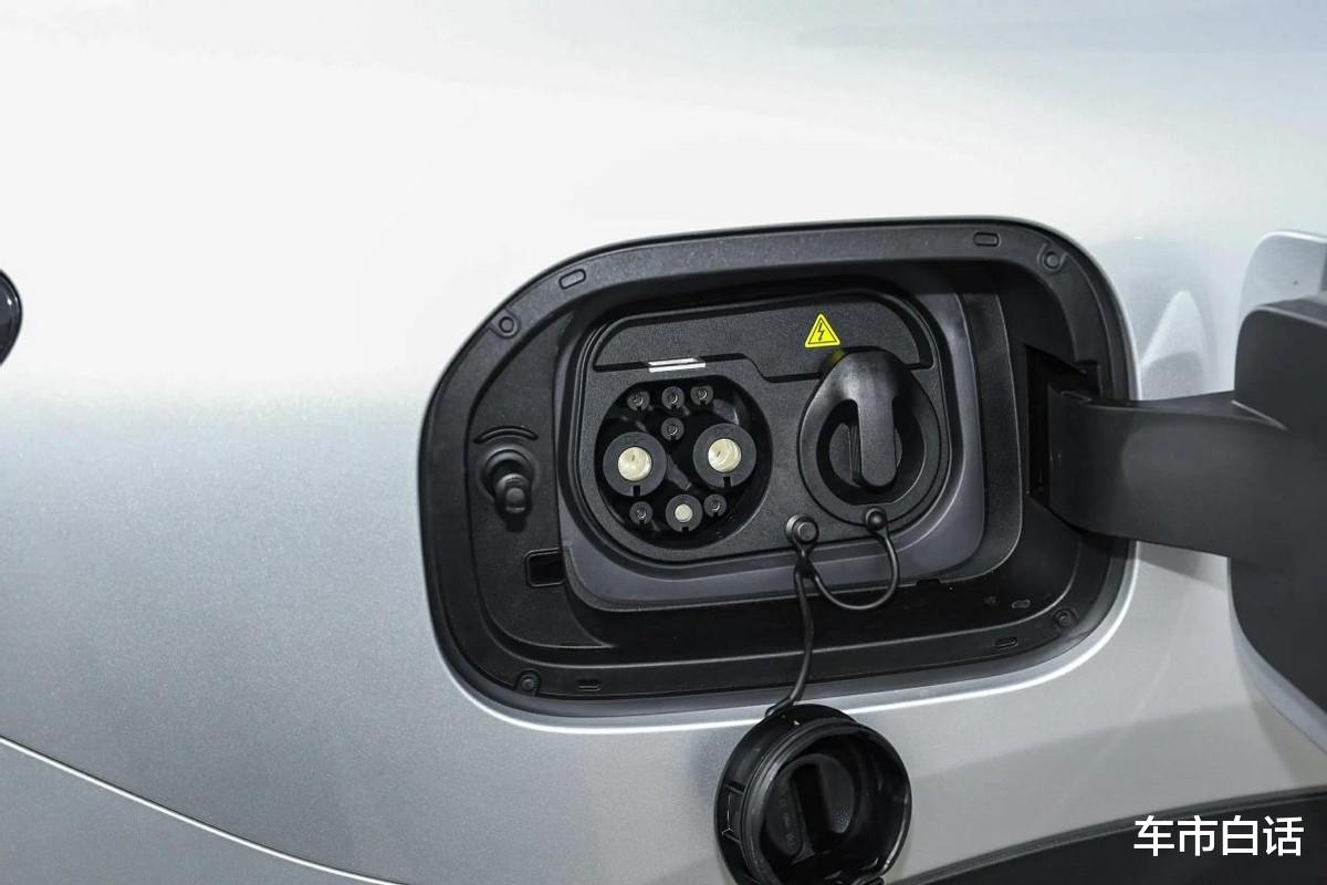 国产顶流的对决!星舰7 EM-i对上宋PLUS DM-i,谁的赢面更大?