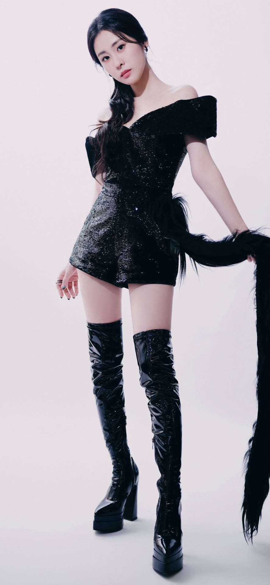 张碧晨,人美声甜,身材完美