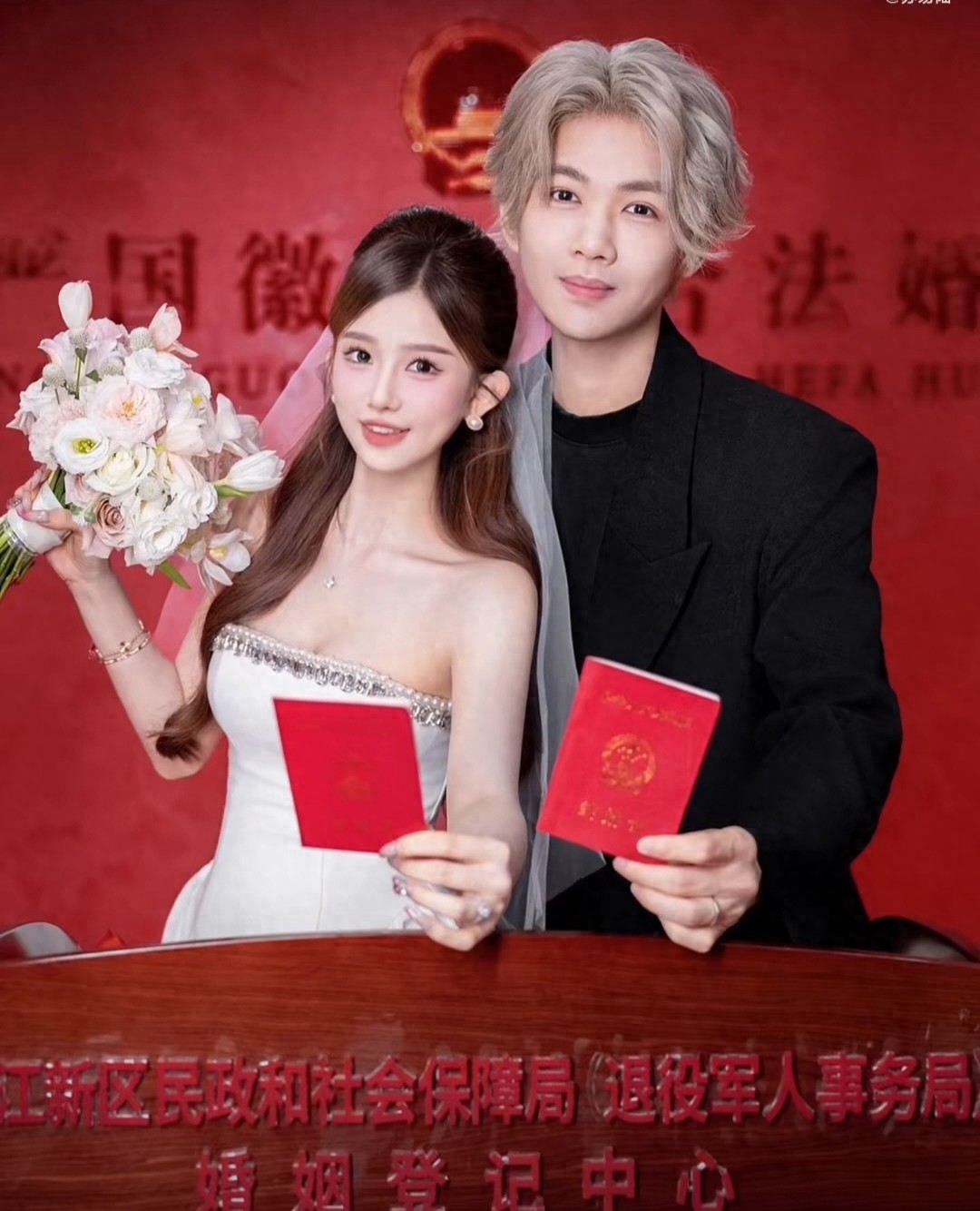 11月5日，鹿哈通过微博正式宣布与女友兔兔登记结婚