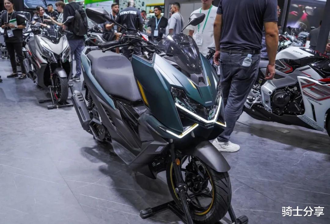 升仕来踢馆,552双缸踏板车将亮相米兰车展,会卖多少钱呢?