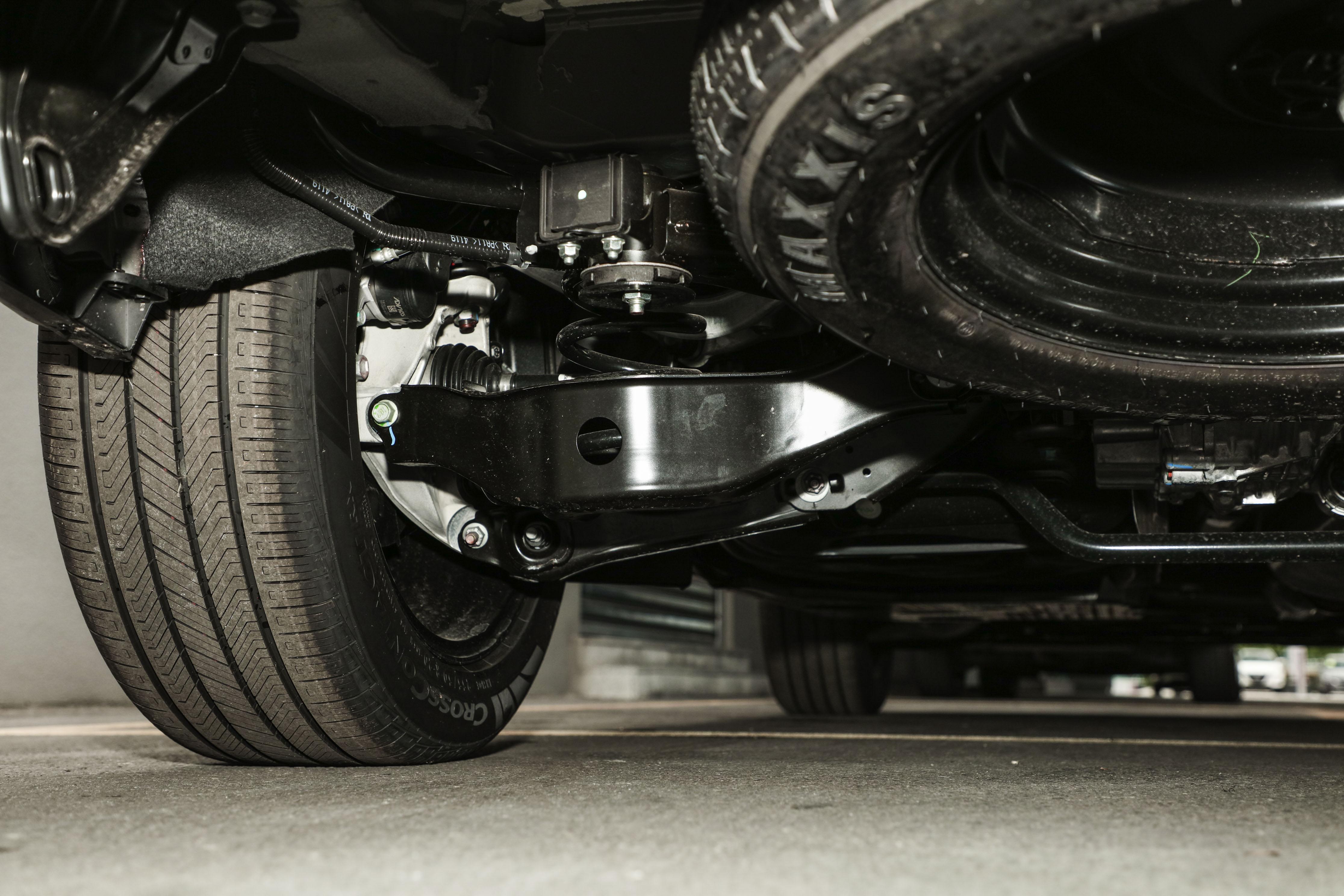 20万级中大型SUV对比，领克09对比日产探陆综合对比，谁更胜一筹?