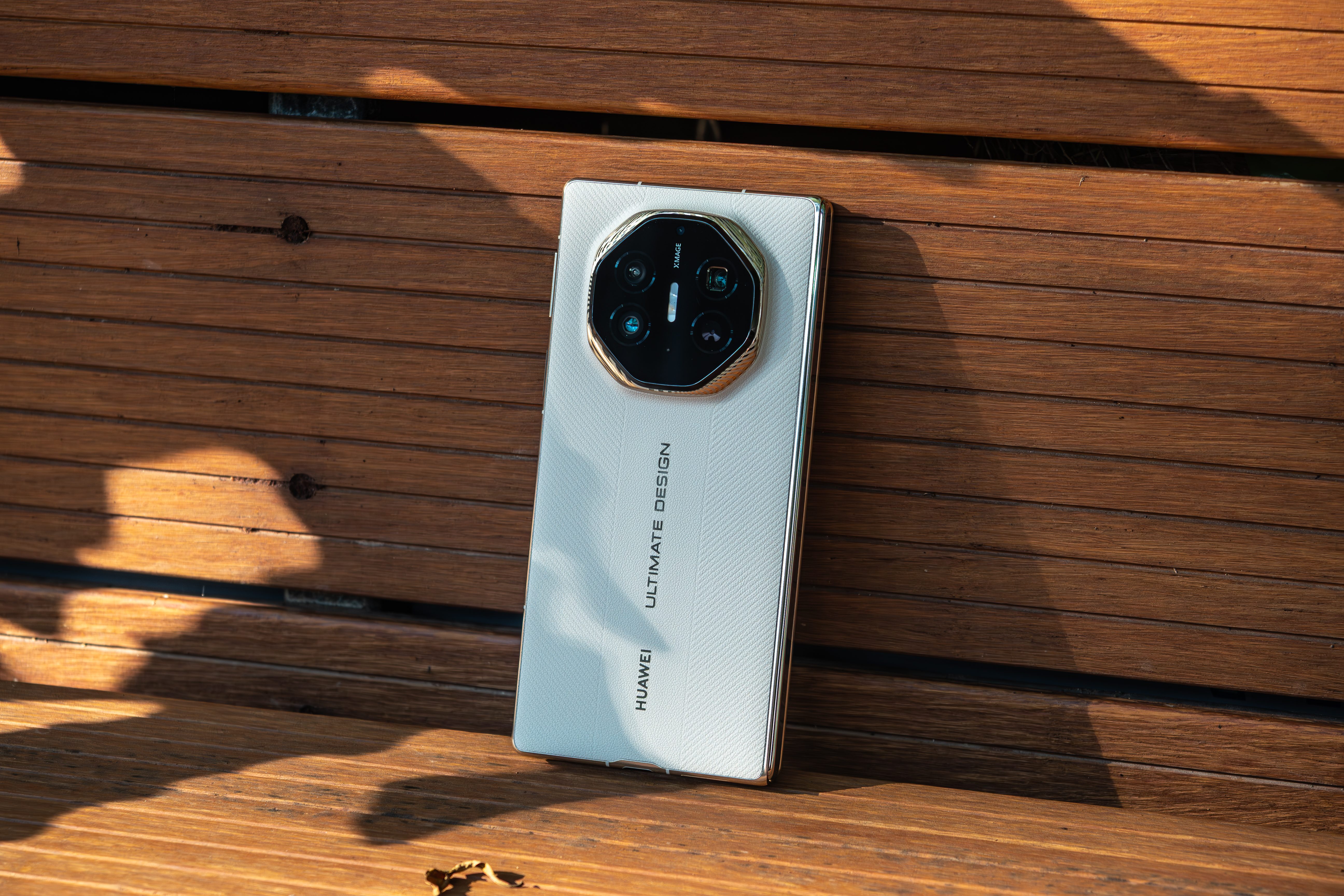 華為Mate XTs體驗：降價2000元反而更強了，三折疊實用的開端？