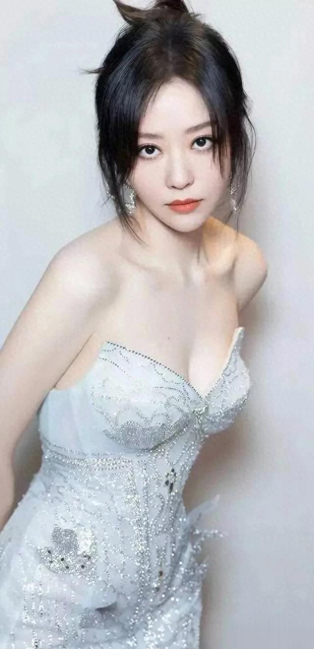 张靓颖,最近的靓颖好美好玉好喜欢