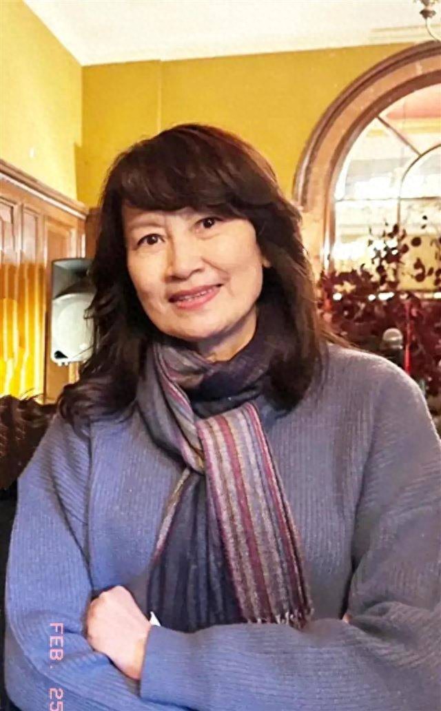 主持人燕子姐姐近况！69岁重返上海舞台，女儿是美国毕业的高材生