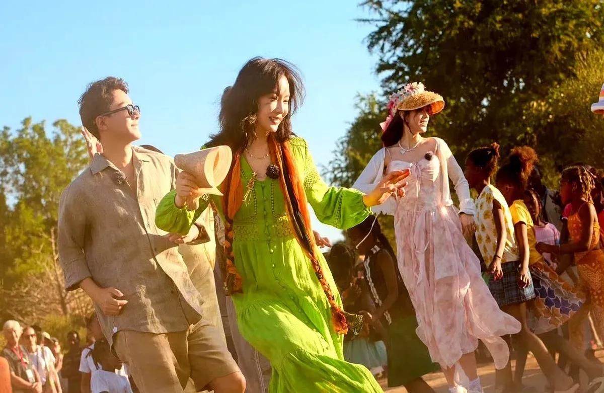 欧豪也没想到,马思纯离开他后,如今在张哲轩的手上闪闪发光了