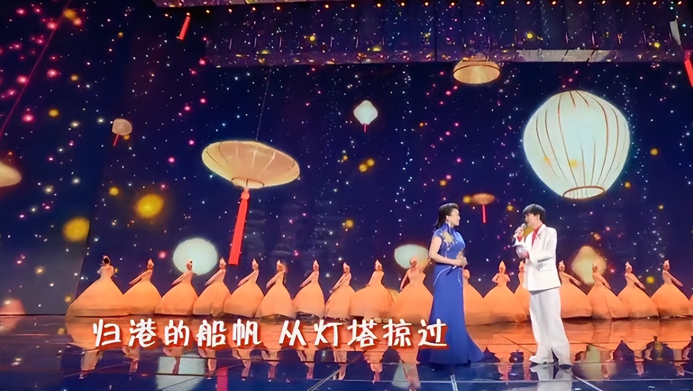 新华社45字评周深春晚表现，不提歌技却一针见血，戳中年歌迷心坎