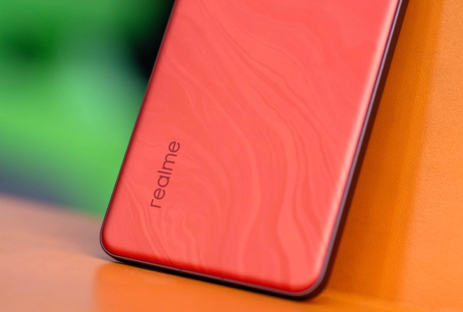 骁龙8至尊版旗舰突降至2430元，120倍变焦+IP69，已跌成中端机