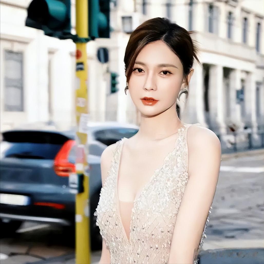 沈梦辰和杨迪在跨年发生肢体冲突？本人下场回应，婉称交情依旧