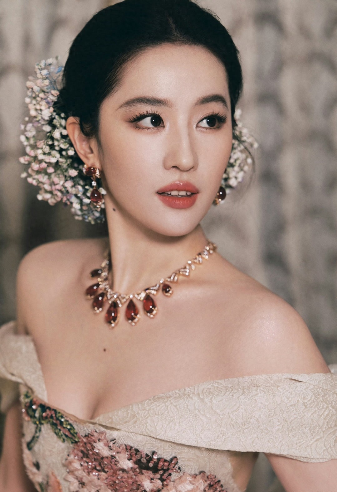 刘亦菲压轴再现经典,风华绝代诠释时光之美