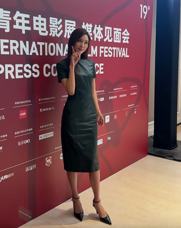 被林志玲生图吓到!90斤身材顶着20岁的脸,这一部位无意暴露年龄