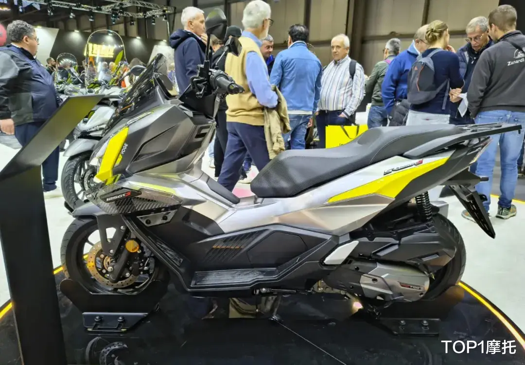 米兰车展丨无极SR125 GTS首次亮相,战斗感十足的龙骨踏板
