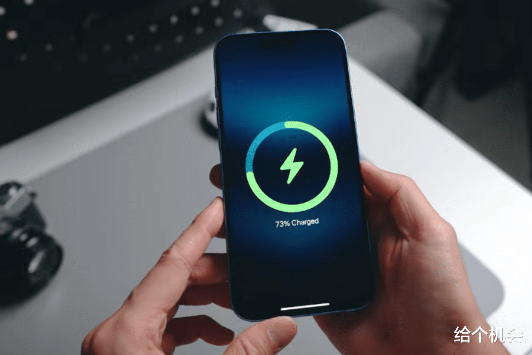 即将“绝版”的一款苹果手机，从6999降至5499，目前入手能捡漏