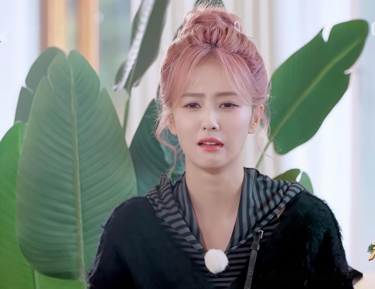 新一期《奔跑吧》白鹿一点偶像包袱都没有，快管理一下嘴和表情吧