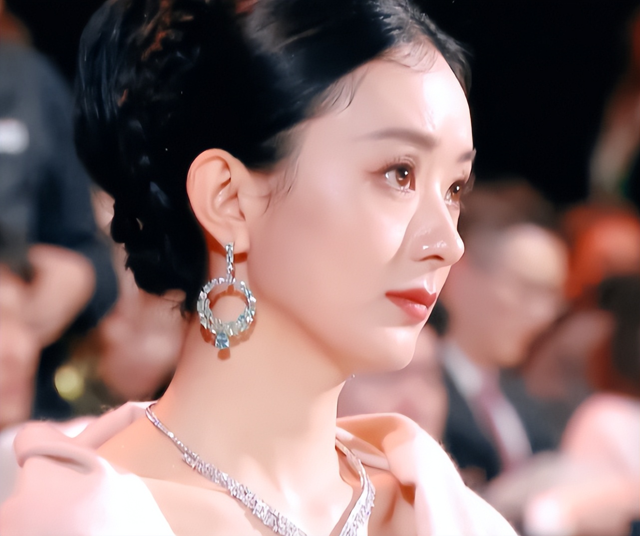 微博之夜阵容官宣：85花3人下桌，王一博和他太意外，杨幂成赢家