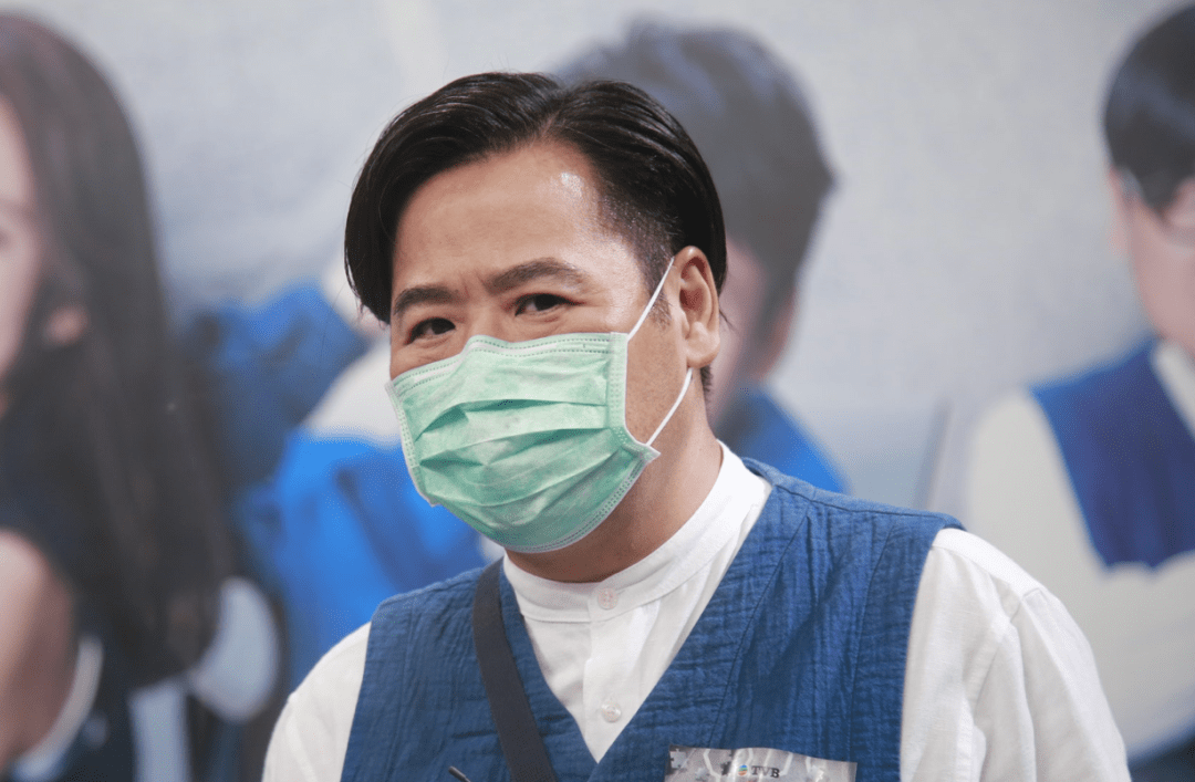 韦家雄睡报纸取暖的TVB黄金配角,60岁逆袭成亿万总裁