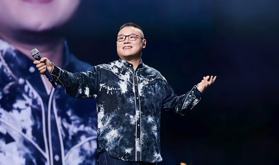 欠税被通报一个多月，岳云鹏再传噩耗，事关春晚，去年因此进医院