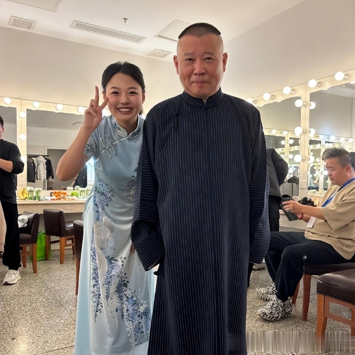 德云社赵芸一后台直播，被问啥时候结婚，陶婉岚解围，一会我俩结