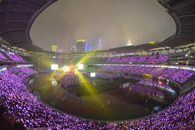 捞金不识相！歌没几首，长相路人甲，还要开全国演唱会，结果凉了