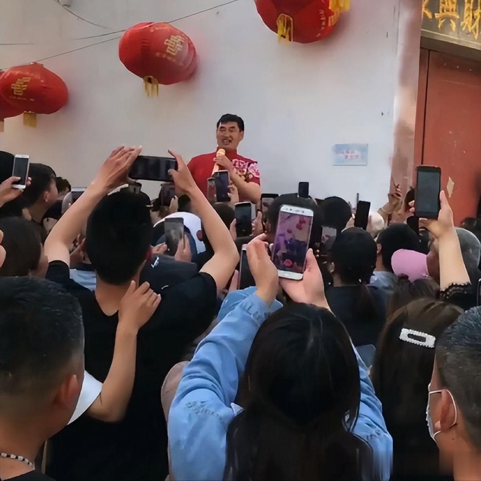 陈亚男和朱小伟离婚4年，耗尽人气后回心转意，但他们早已是过去