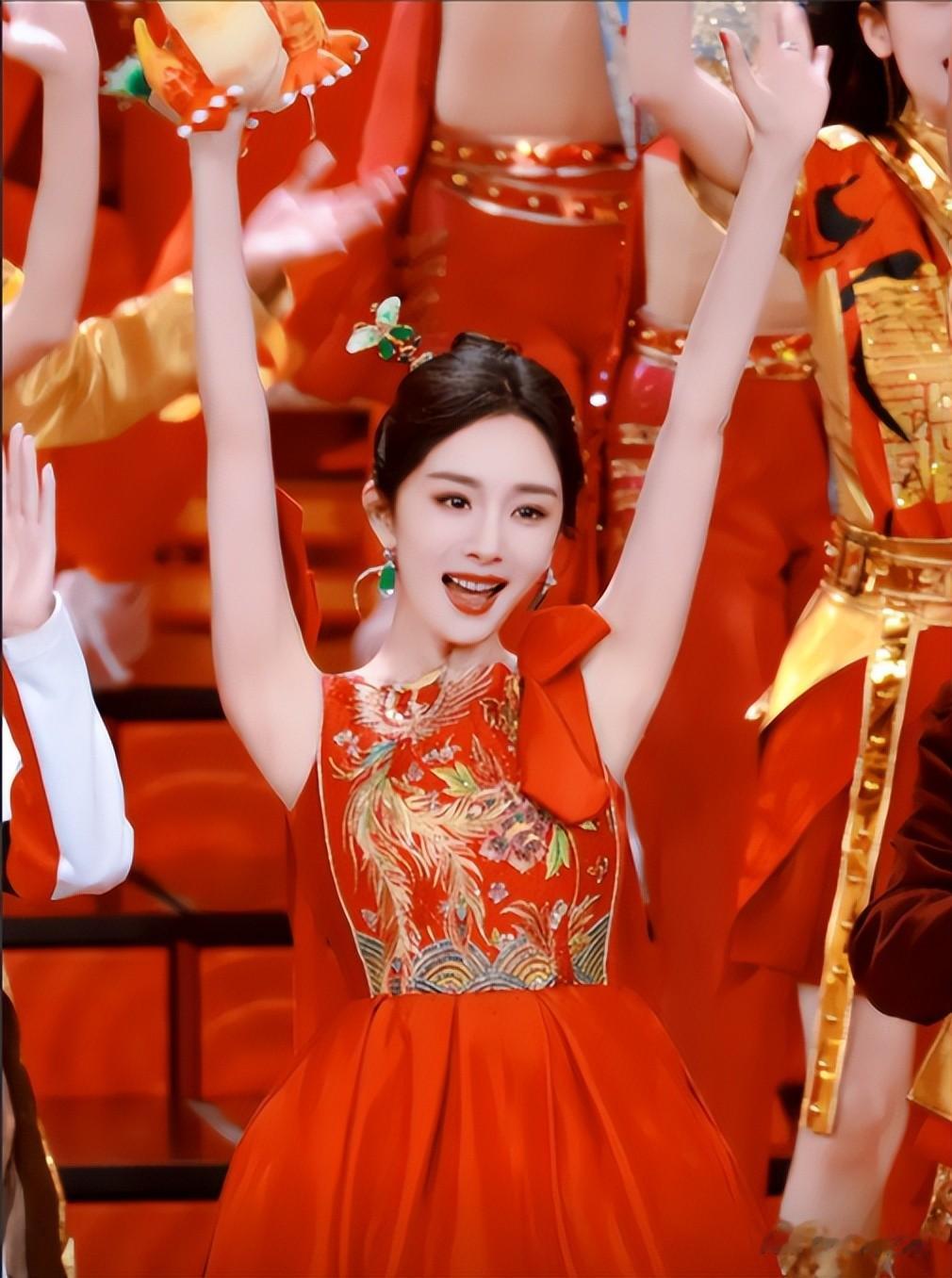 26年央视春晚彩排照曝光！到场明星失望，网友哭了，不该来的来了