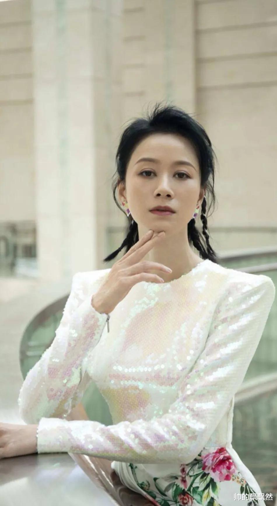 当红时隐婚生子,替前夫还债一千万,爆红后却惨遭家人嫌弃,如今她过得如何了?