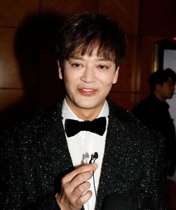 首度“封帝”！50岁逆龄男神荣获最佳男主角，感激前辈吴孟达教导