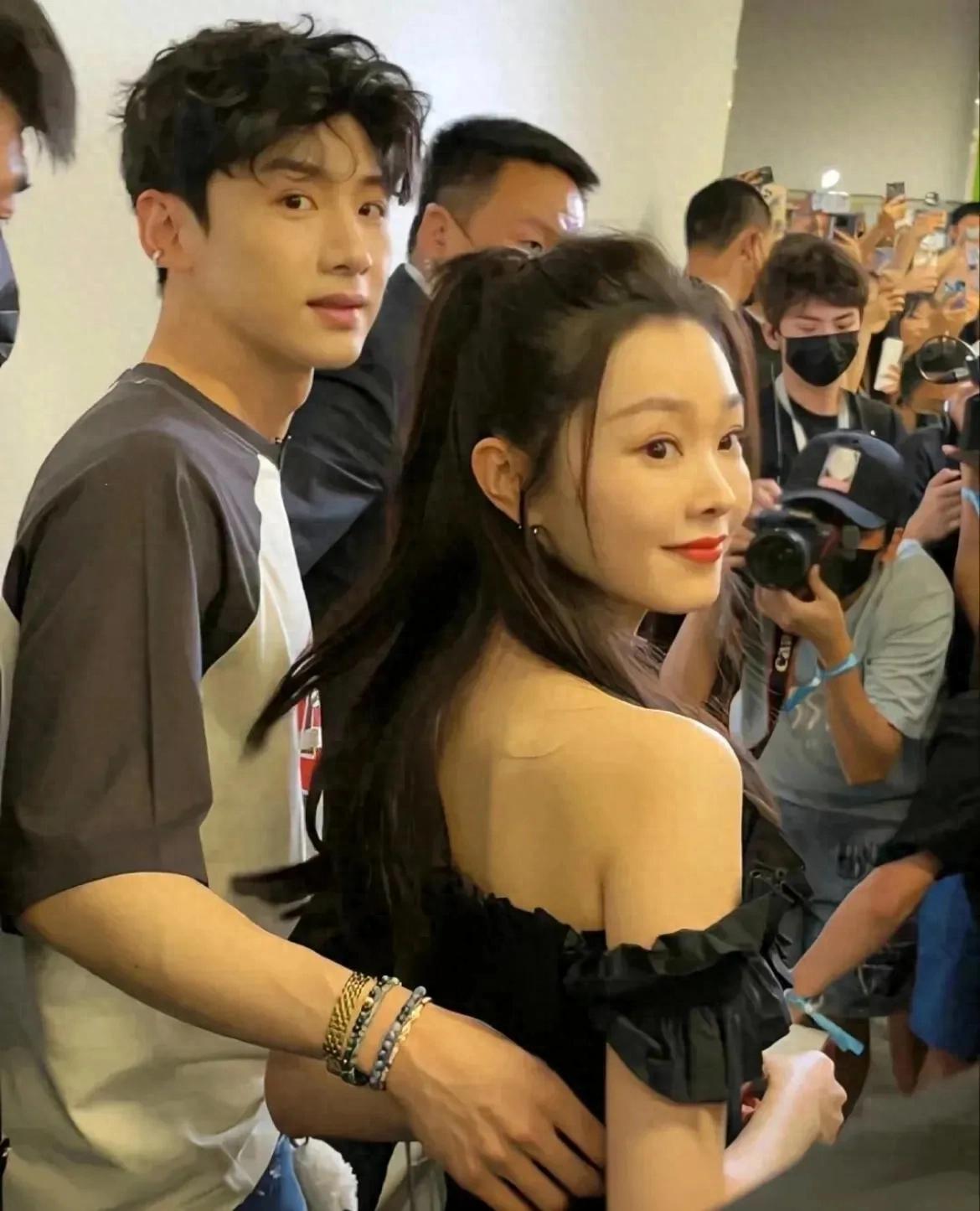 宋轶没了和白敬亭的热度之后,衣品和体重都在严重下降,真太瘦了