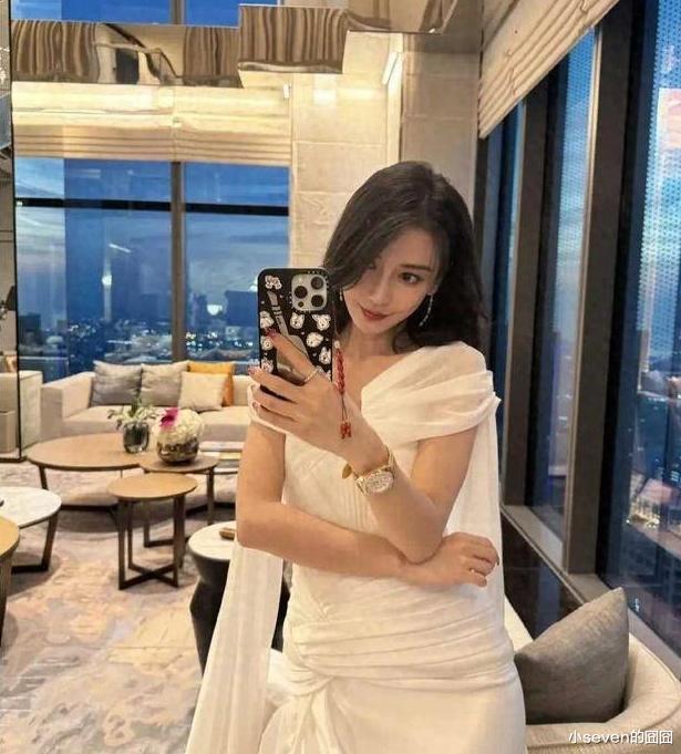 杨颖和黄晓明婚房被曝出租，里面东西全部搬空，对面就是东方明珠