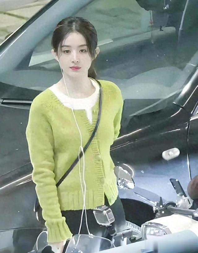 赵丽颖私下状态曝光，素颜出镜居然是这样，没有大家说的那么好看