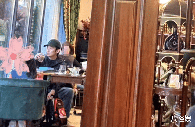 董子健带女儿丽都喝咖啡，父女俩全英文交流，8岁大福会2门外语