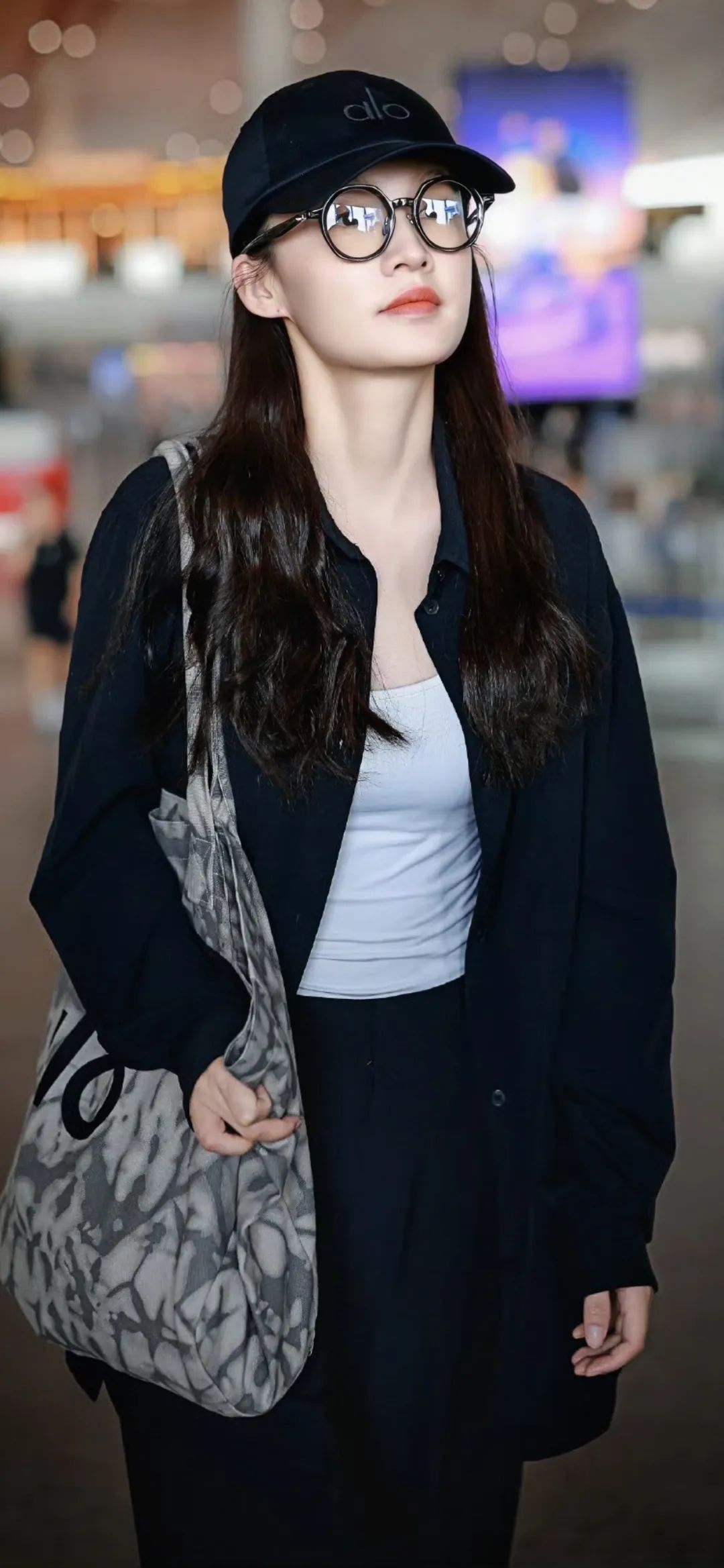 李沁机场随拍美图