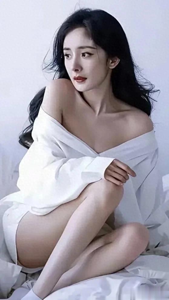 明星高清写真鉴赏|杨幂,身姿窈窕,曲线曼妙玲珑!