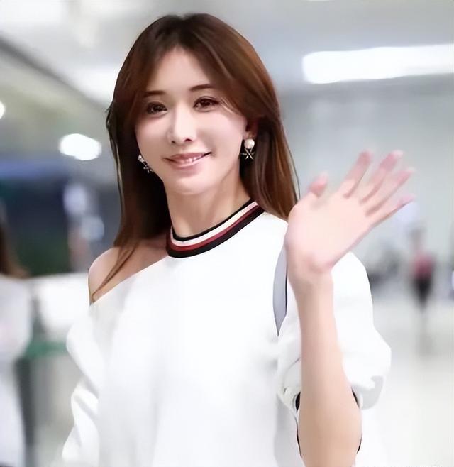 林志玲嫁日本 6 年，身体语言已完全日本化，国民女神变 \日式妇人\