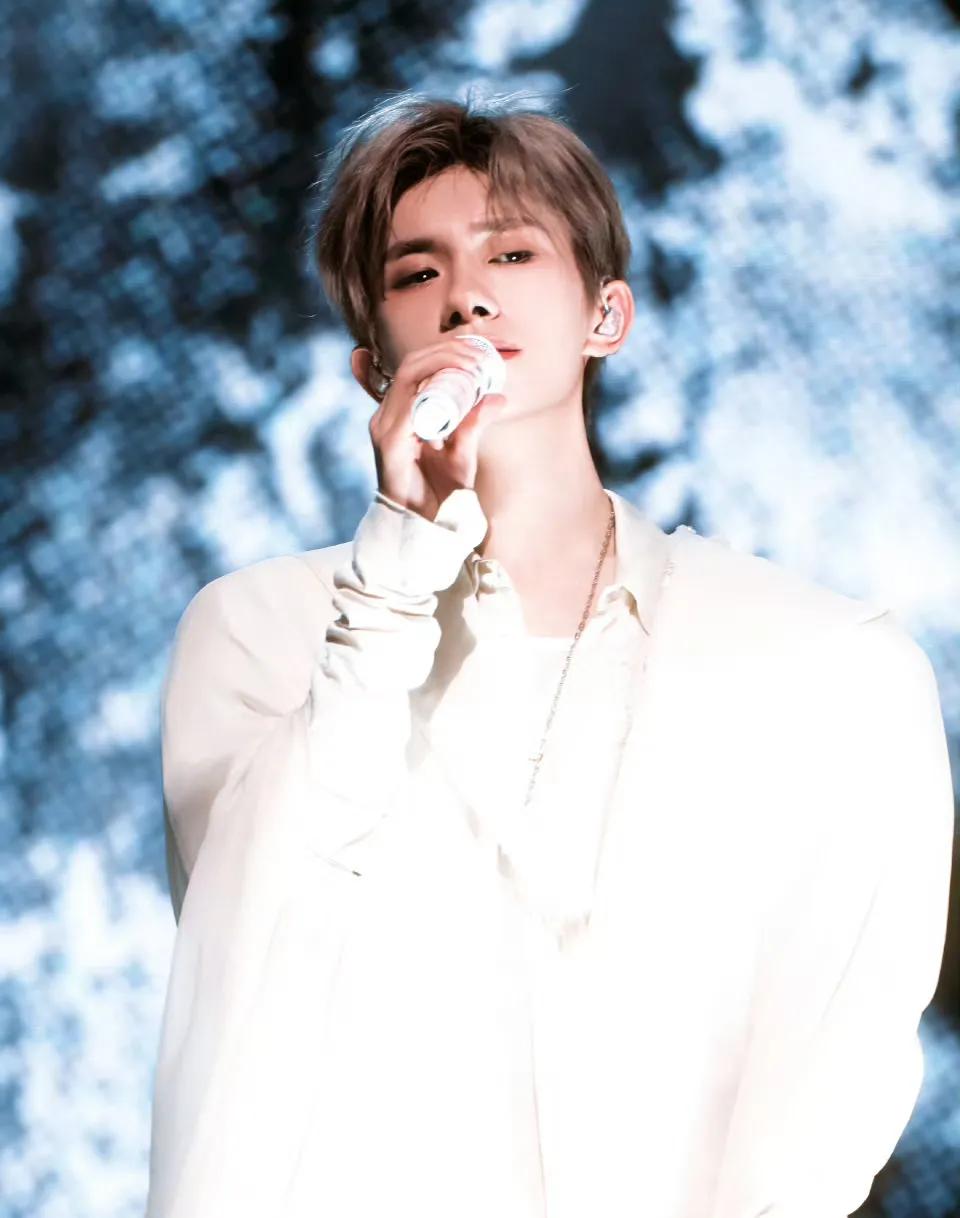 辟谣恋情，发文道歉，机场喂母乳？今天一天，娱乐圈曝出多个大瓜