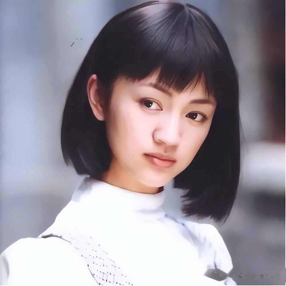 她是陈坤、陆毅得不到的女人，却嫁给“丑丈夫”，如今风光无限