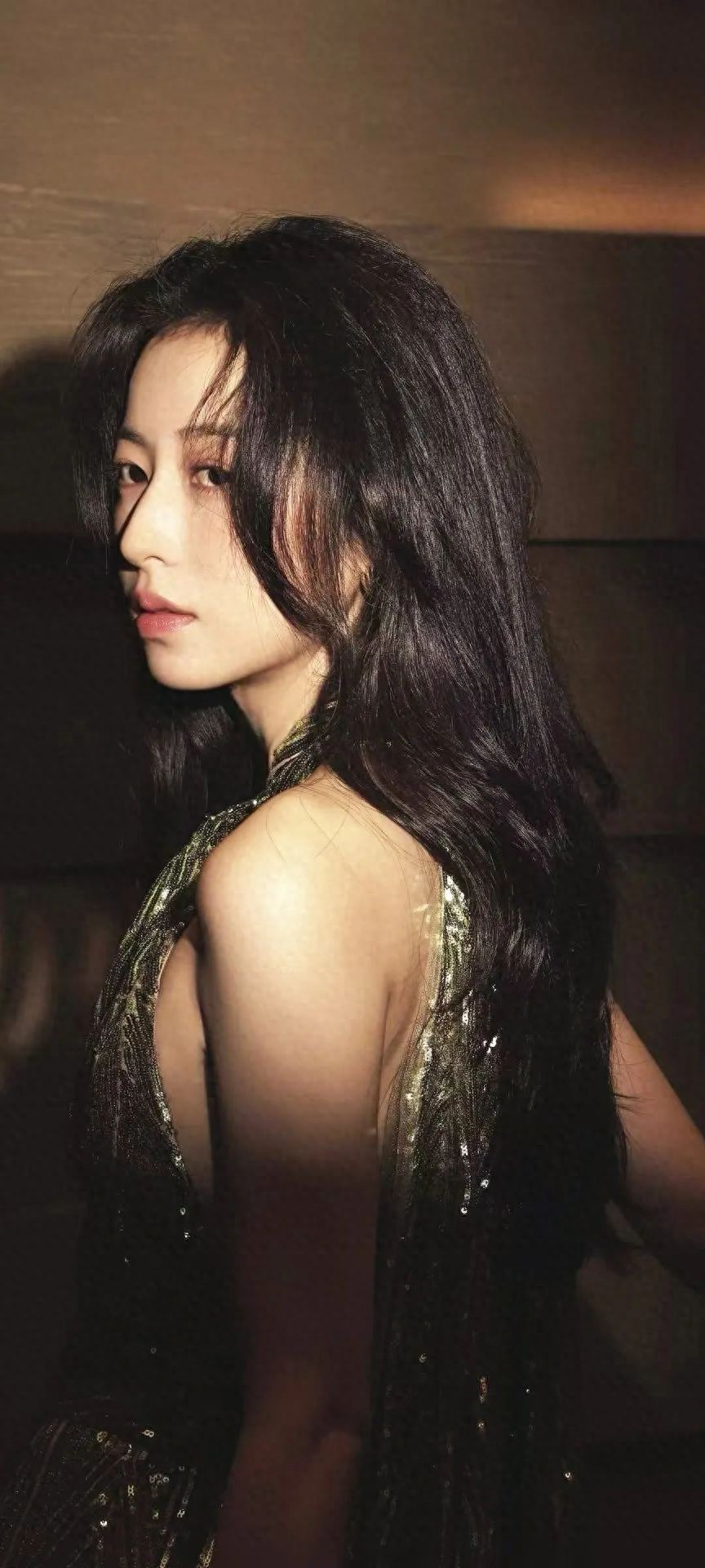 周雨彤，与影交错，收集流动万象