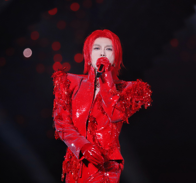 2025华晨宇火星演唱会，红发造型酷炫