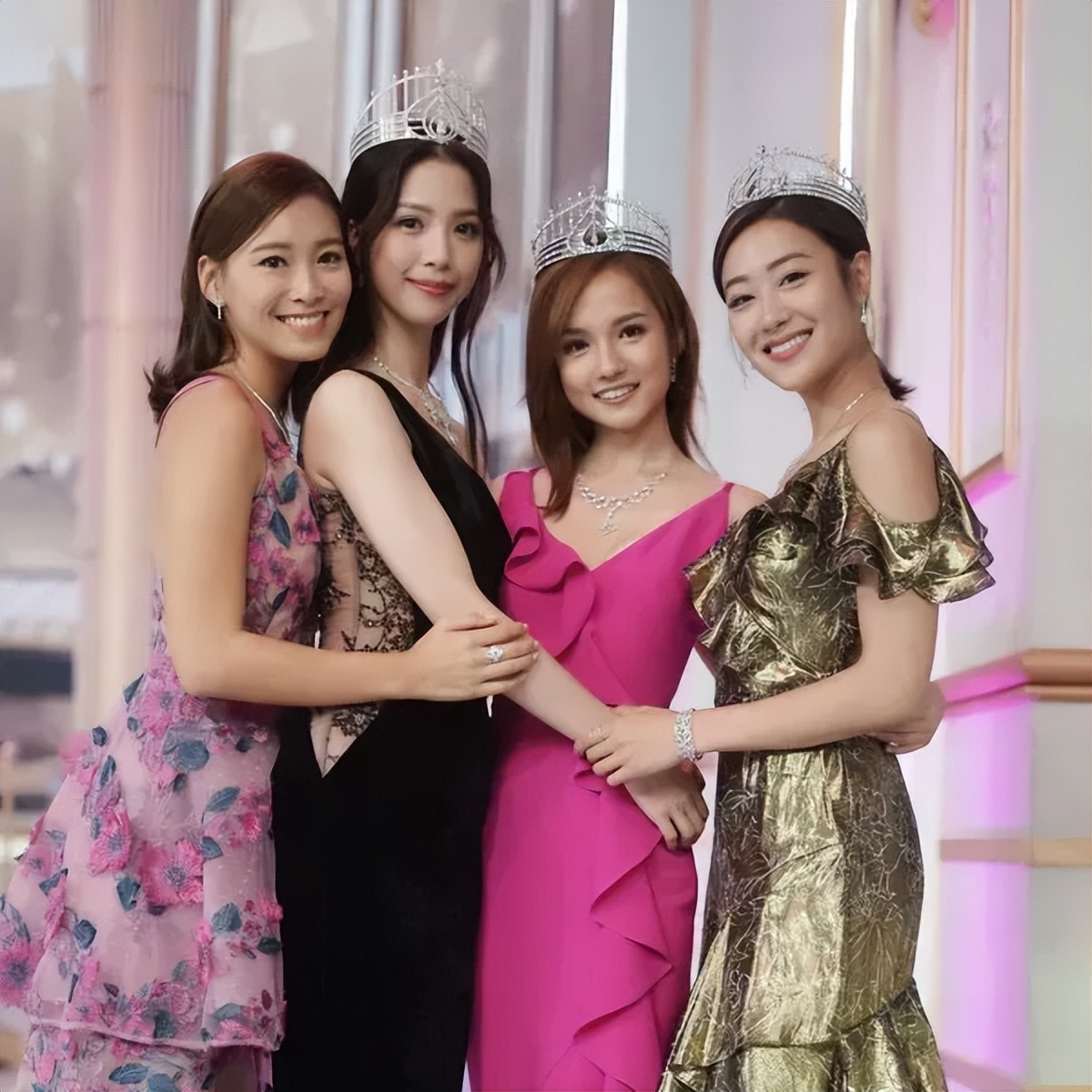 恭喜！31岁前港姐季军宣布诞下女儿，入行两年仅拍过一部剧即离巢