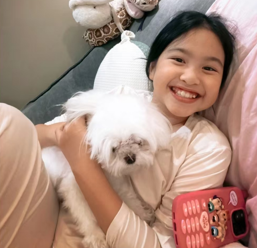 包贝尔妻子临近产期,包文婧八月孕肚圆润,面条子B超照真容曝光