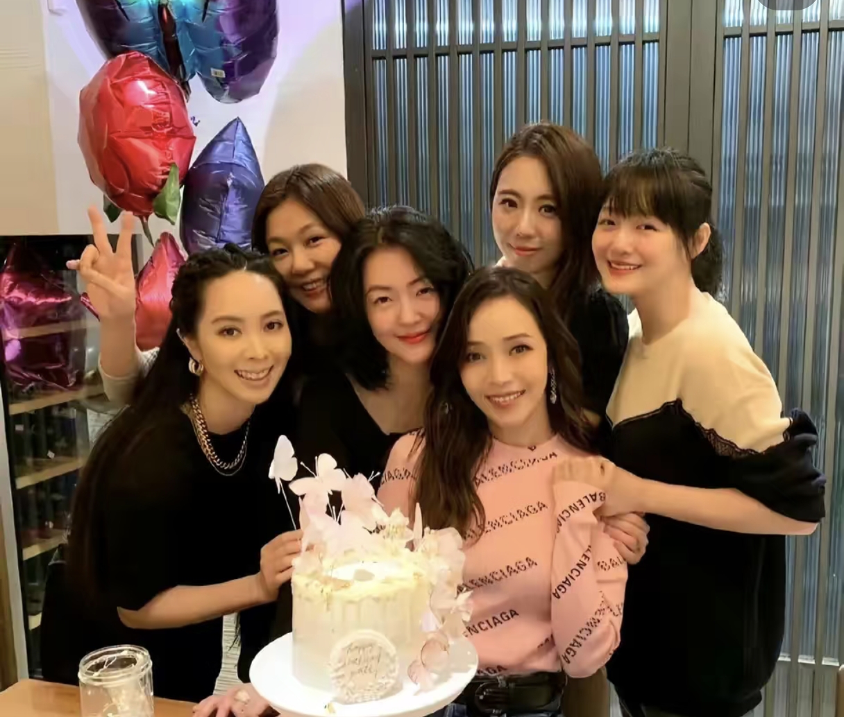 大S冥寿众生相:范玮琪S妈红肿眼,阿雅发文,小S沉默吴佩慈被质疑