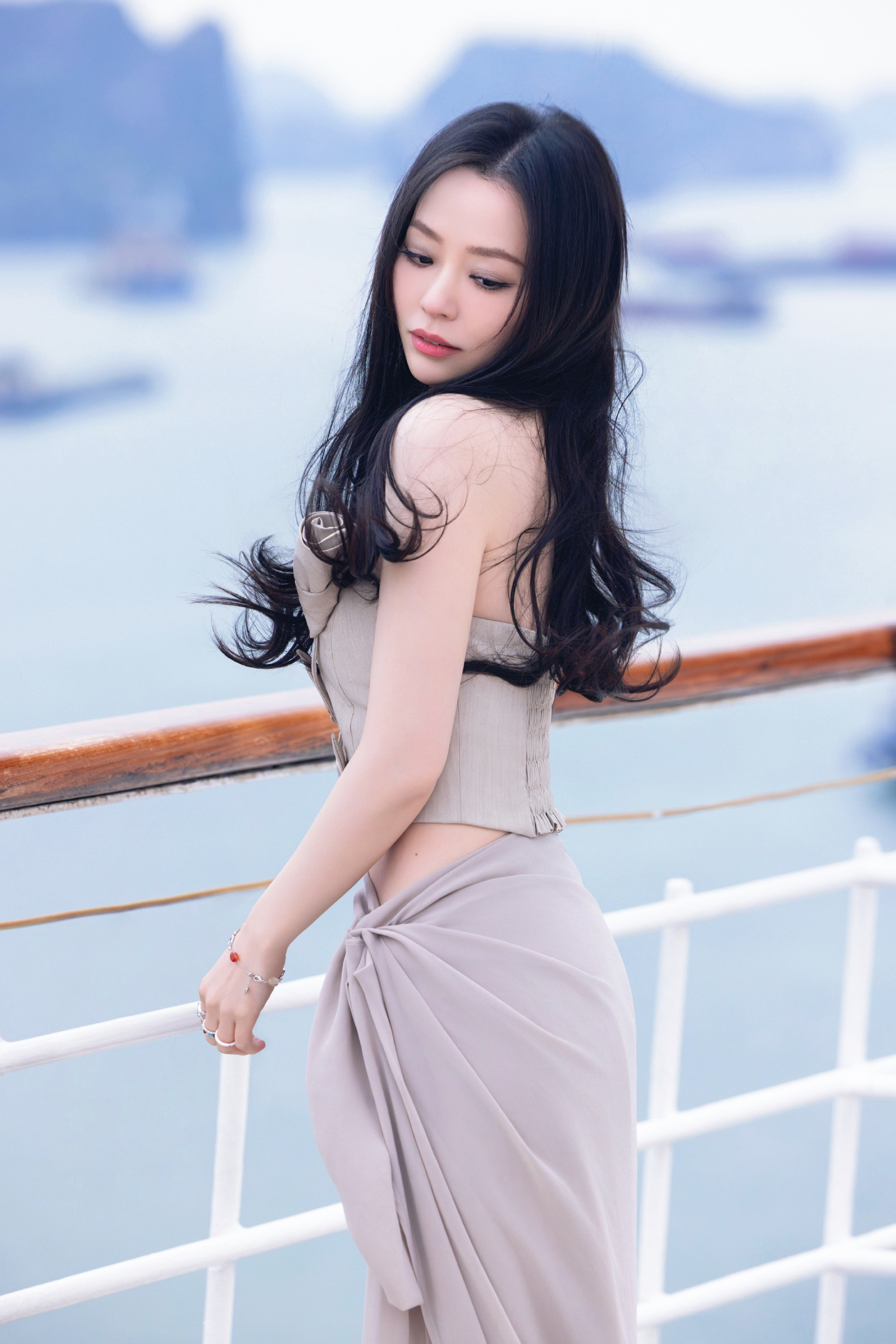 张靓颖穿长裙有多美