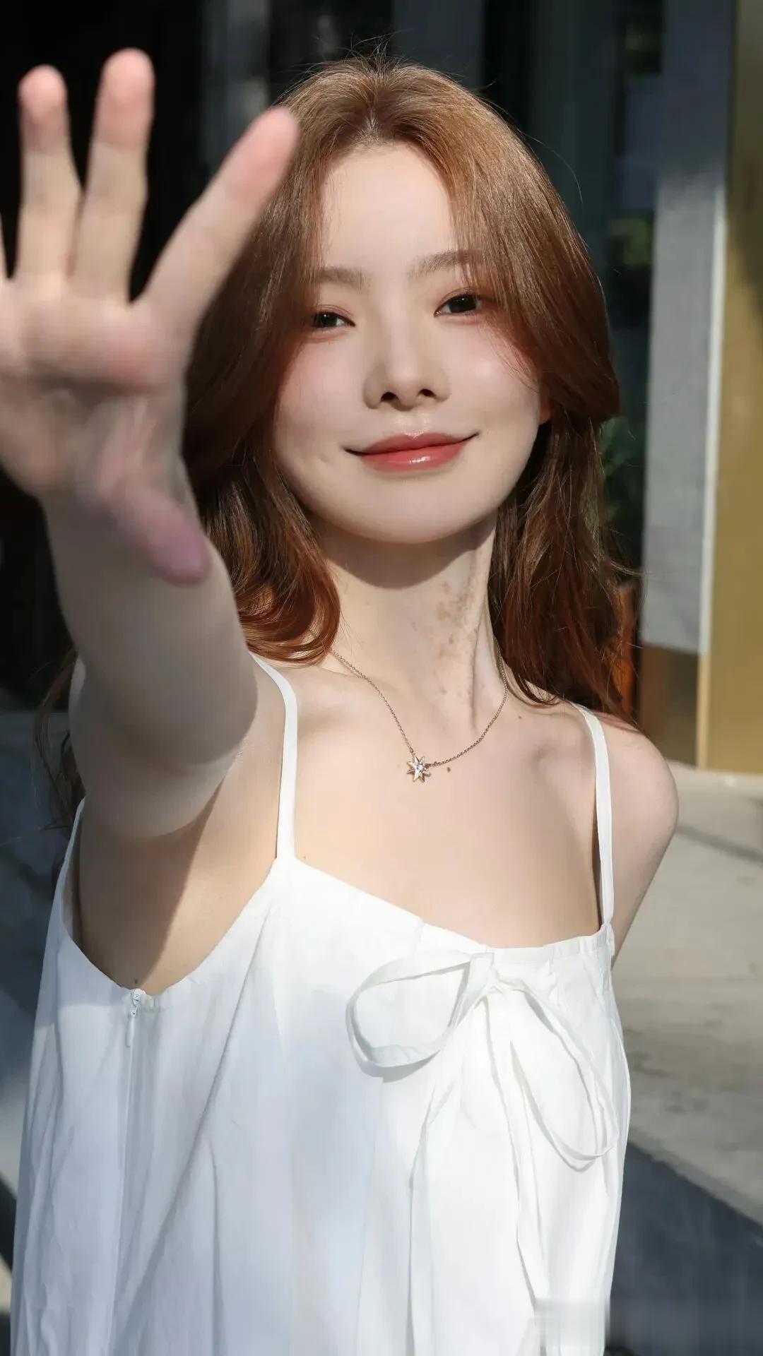 这才是真·纯欲风!陈卓璇穿搭随性不刻意,学起来!