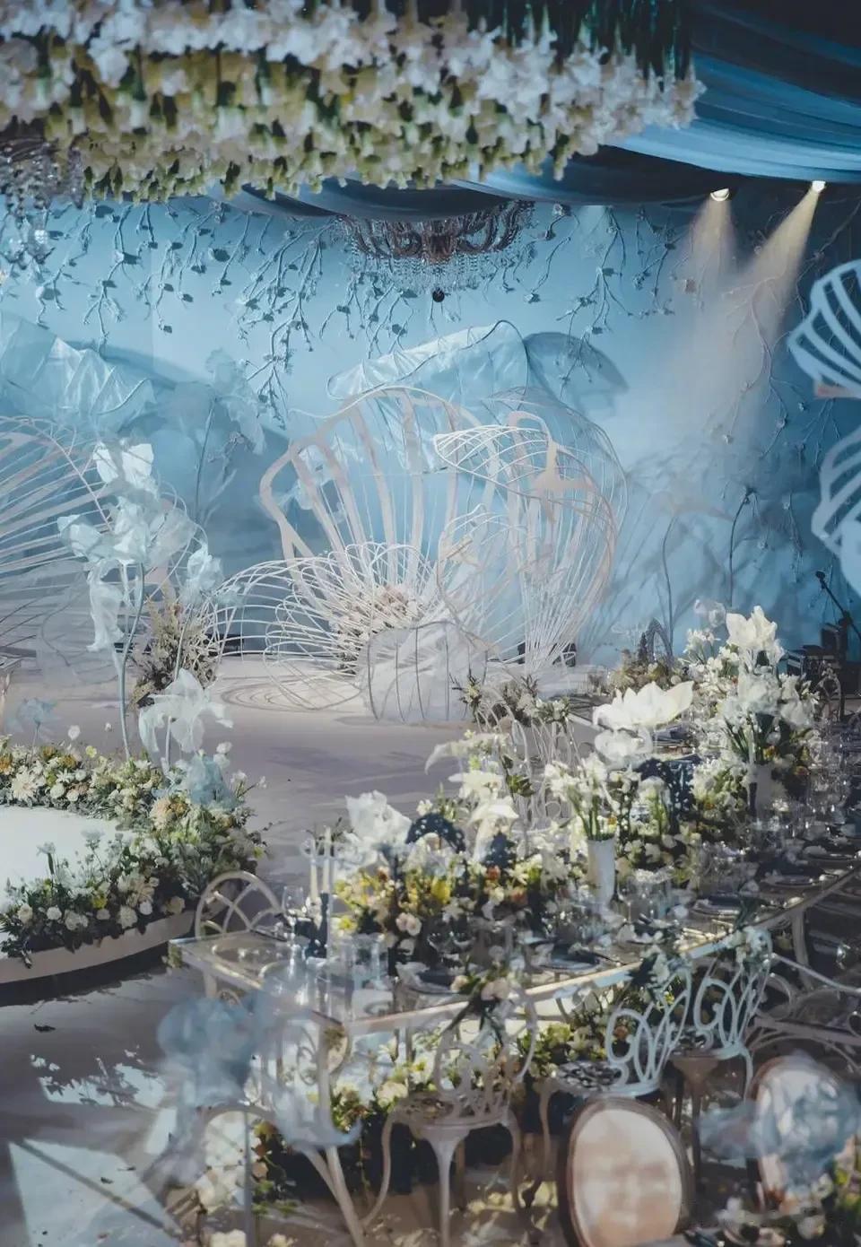 女星浪漫的婚礼布置：张馨予的白色鸢尾花，颖儿的多彩竹蜻蜓