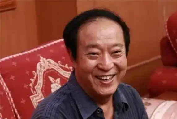 75岁牛群住北郊出租屋,与妻子离婚后,晚年生活凄凉